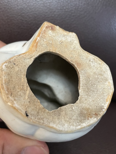 古玩陶瓷珊瑚紅描金童子塑像真品鑒賞圖