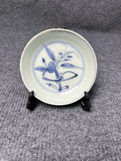 古玩陶瓷青花花卉紋盤真品鑒賞圖