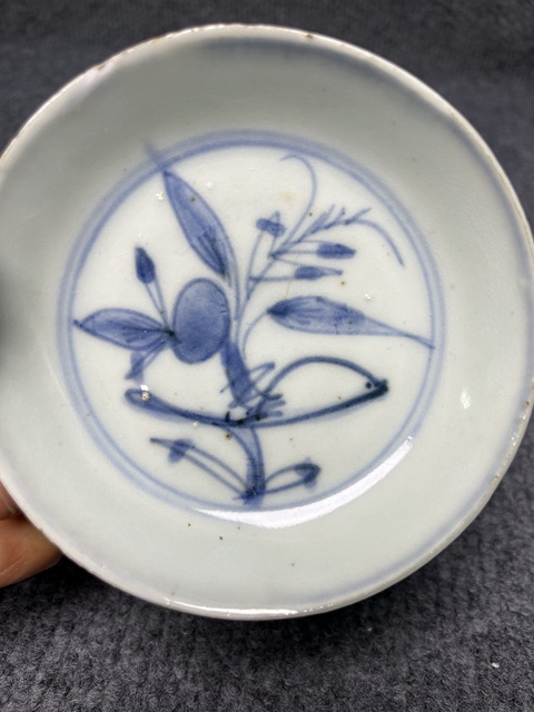 古玩陶瓷青花花卉紋盤真品鑒賞圖