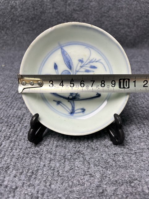 古玩陶瓷青花花卉紋盤真品鑒賞圖