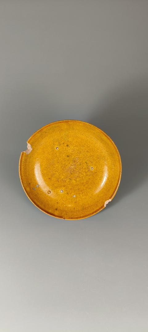 古玩陶瓷遼代黃釉盤真品鑒賞圖