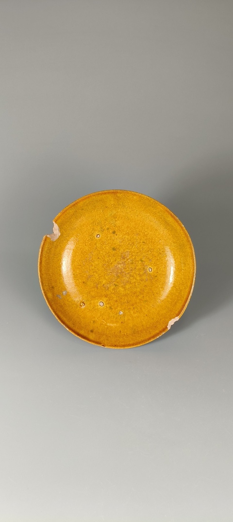 古玩陶瓷遼代黃釉盤真品鑒賞圖