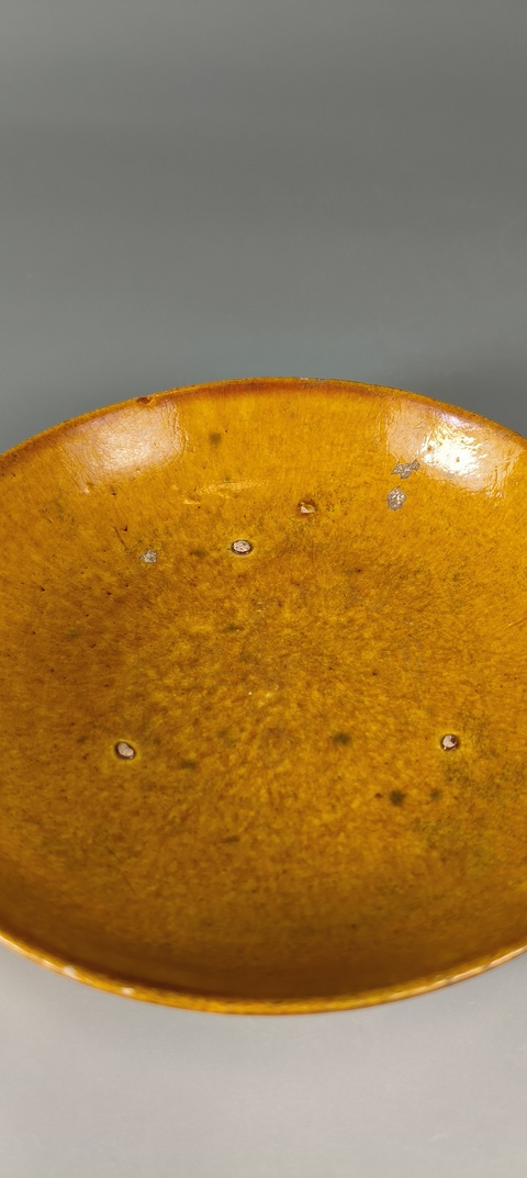 古玩陶瓷遼代黃釉盤真品鑒賞圖
