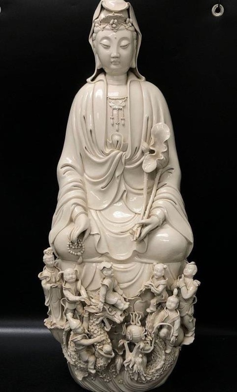 古玩陶瓷大幾十年持蓮觀音塑像真品鑒賞圖