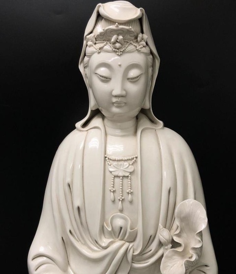 古玩陶瓷大幾十年持蓮觀音塑像真品鑒賞圖