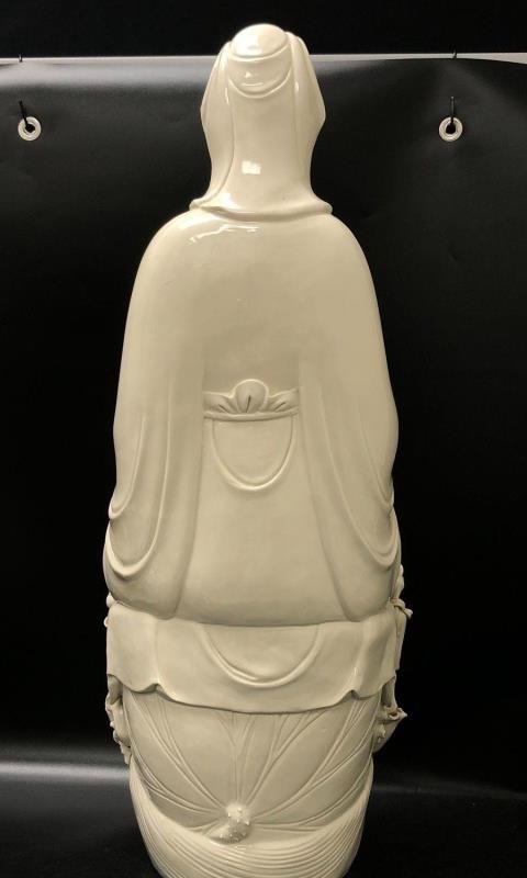古玩陶瓷大幾十年持蓮觀音塑像真品鑒賞圖
