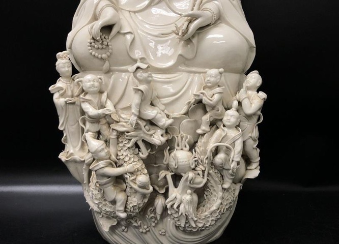 古玩陶瓷大幾十年持蓮觀音塑像真品鑒賞圖
