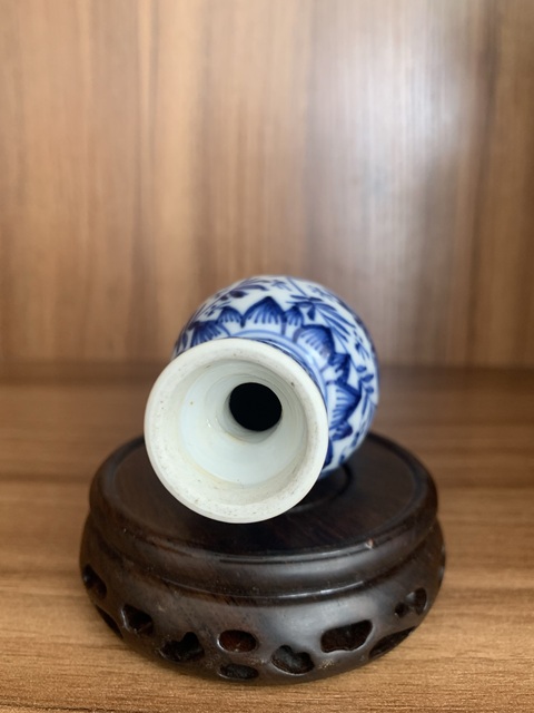 古玩陶瓷青花花卉紋盤口瓶真品鑒賞圖