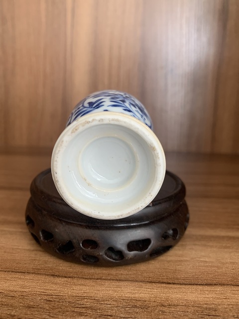 古玩陶瓷青花花卉紋盤口瓶真品鑒賞圖