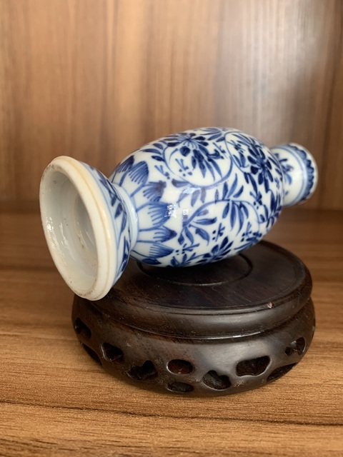古玩陶瓷青花花卉紋盤口瓶真品鑒賞圖