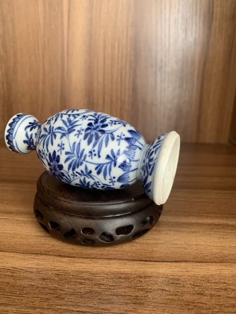 古玩陶瓷青花花卉紋盤口瓶真品鑒賞圖