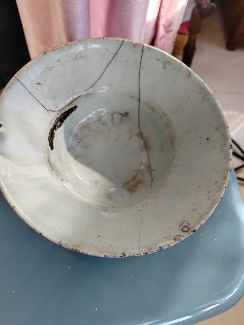 古玩陶瓷灑藍青花花卉紋折腰碗真品鑒賞圖