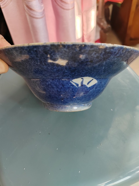 古玩陶瓷灑藍青花花卉紋折腰碗真品鑒賞圖