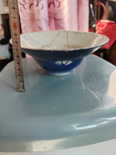 古玩陶瓷灑藍青花花卉紋折腰碗真品鑒賞圖