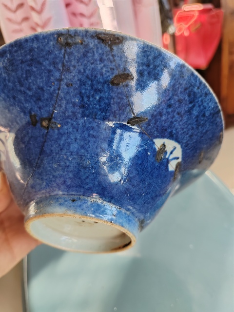 古玩陶瓷灑藍青花花卉紋折腰碗真品鑒賞圖