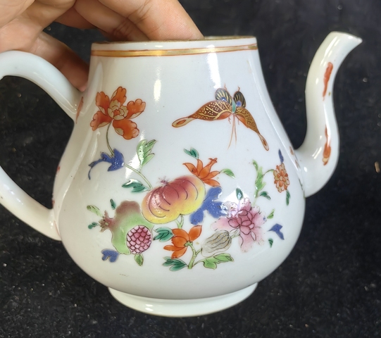 古玩陶瓷清雍正-粉彩蝶戀花紋茶壺拍賣，當(dāng)前價(jià)格3699元