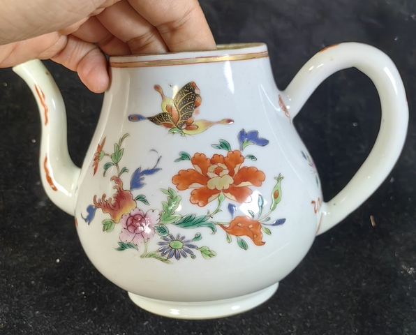 古玩陶瓷清雍正-粉彩蝶戀花紋茶壺拍賣，當(dāng)前價(jià)格3699元