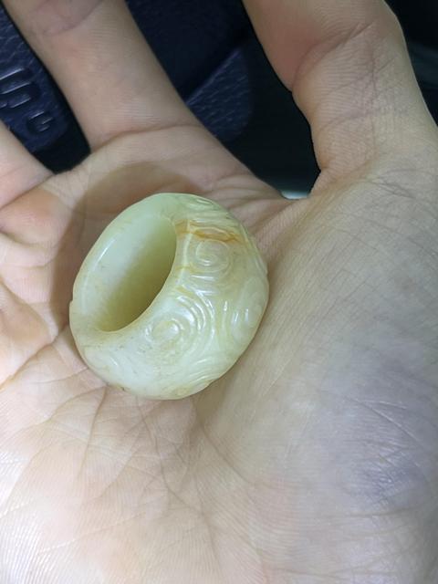 古玩玉器和田玉雕“卷云紋扳指”真品鑒賞圖