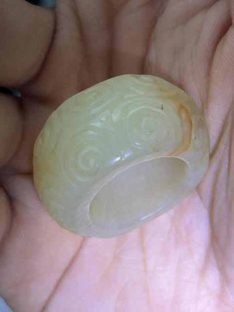 古玩玉器和田玉雕“卷云紋扳指”真品鑒賞圖