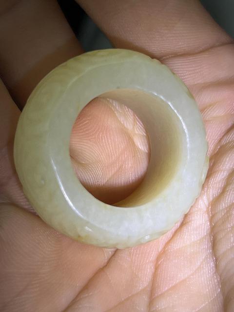 古玩玉器和田玉雕“卷云紋扳指”真品鑒賞圖