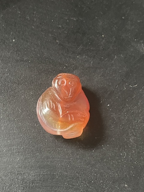 古玩玉器紅瑪瑙雕“猴墜”真品鑒賞圖