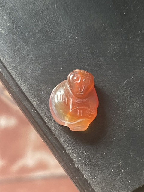 古玩玉器紅瑪瑙雕“猴墜”真品鑒賞圖