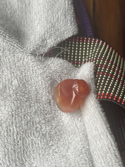 古玩玉器紅瑪瑙雕“猴墜”真品鑒賞圖