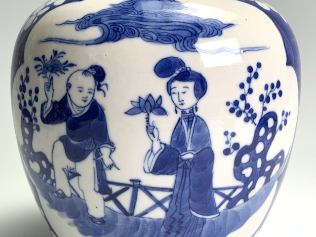 古玩陶瓷清晚期·青花冰梅開窗人物紋罐真品鑒賞圖