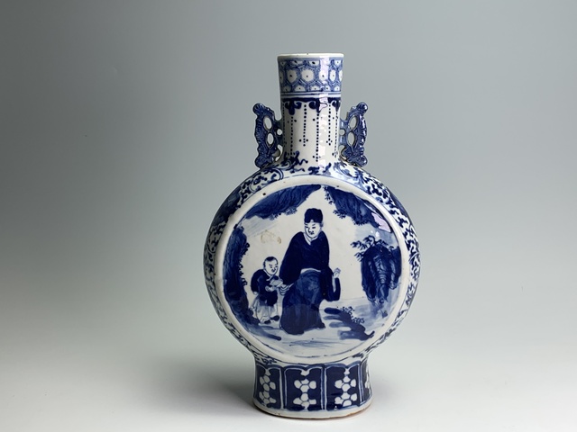 古玩陶瓷清晚期·青花人物故事紋抱月瓶拍賣，當前價格8484元