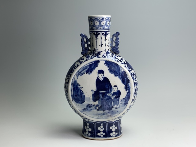 古玩陶瓷清晚期·青花人物故事紋抱月瓶拍賣，當前價格8484元