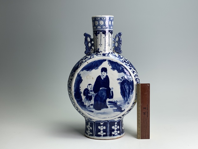 古玩陶瓷清晚期·青花人物故事紋抱月瓶拍賣，當前價格8484元