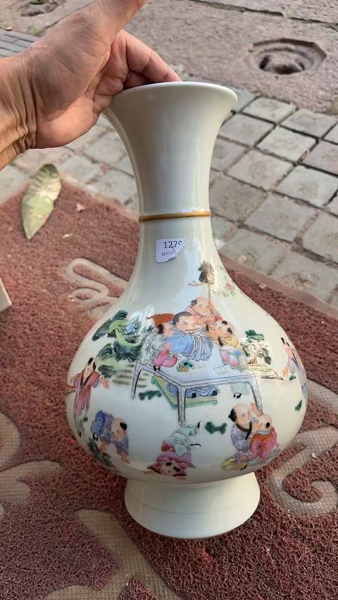 古玩陶瓷粉彩人物故事賞瓶真品鑒賞圖