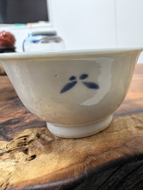 古玩陶瓷藍(lán)料花卉紋杯真品鑒賞圖