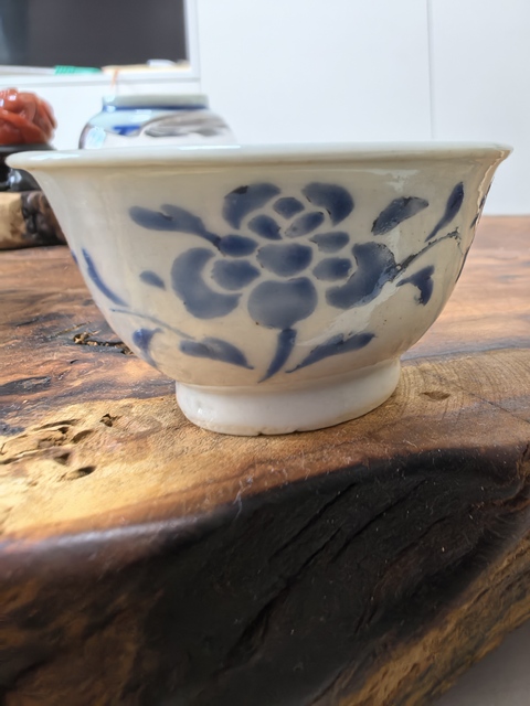 古玩陶瓷藍(lán)料花卉紋杯真品鑒賞圖