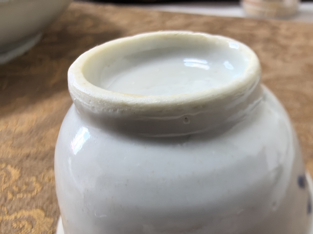 古玩陶瓷藍(lán)料花卉紋杯真品鑒賞圖