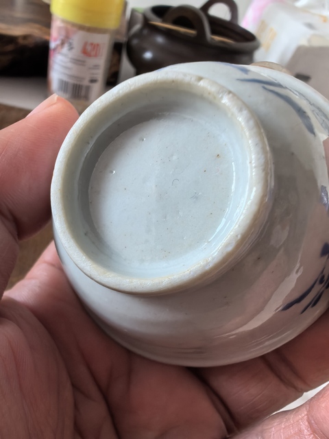 古玩陶瓷藍(lán)料花卉紋杯真品鑒賞圖