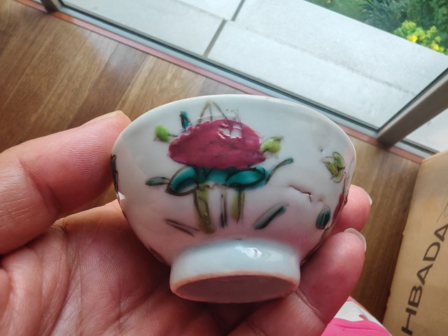 古玩陶瓷粉彩花卉小茶杯真品鑒賞圖