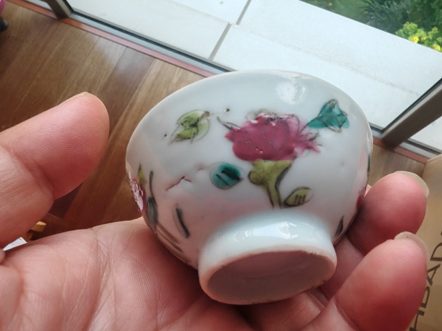 古玩陶瓷粉彩花卉小茶杯真品鑒賞圖