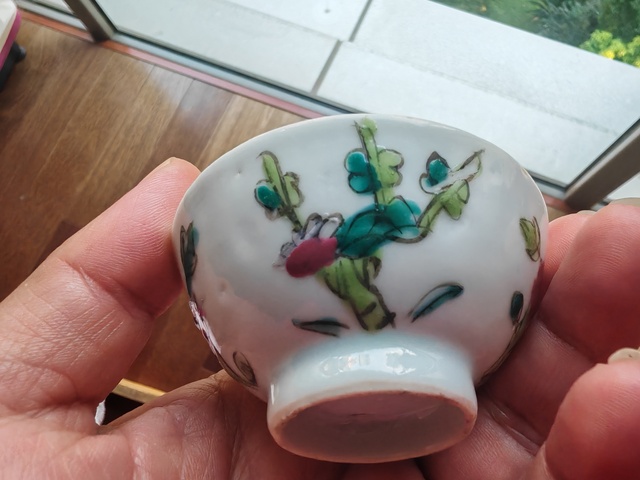 古玩陶瓷粉彩花卉小茶杯真品鑒賞圖
