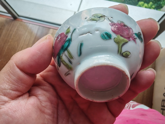 古玩陶瓷粉彩花卉小茶杯真品鑒賞圖