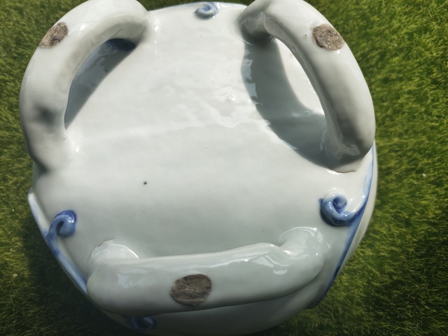 古玩陶瓷青花釉里紅貼塑螭龍三足洗真品鑒賞圖