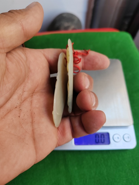 古玩玉器和田玉雕“童子掛件”真品鑒賞圖