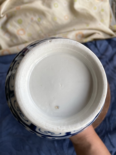 古玩陶瓷青花纏枝花卉紋天球瓶真品鑒賞圖