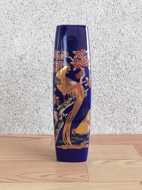 古玩陶瓷藍釉描金錦雞圖四方瓶拍賣，當(dāng)前價格450元