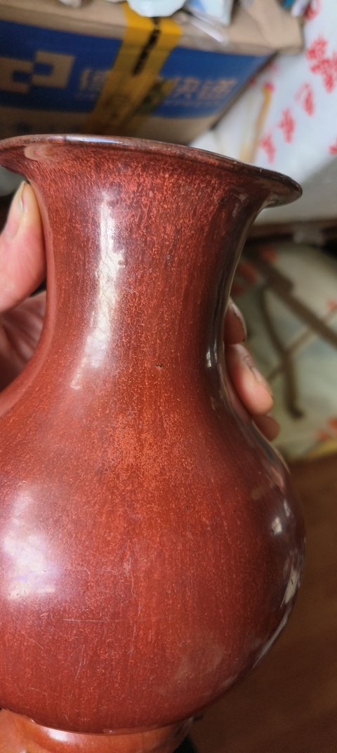 古玩陶瓷紅釉三足瓶真品鑒賞圖