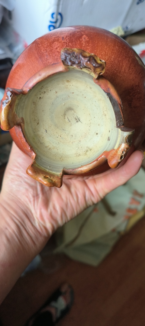 古玩陶瓷紅釉三足瓶真品鑒賞圖