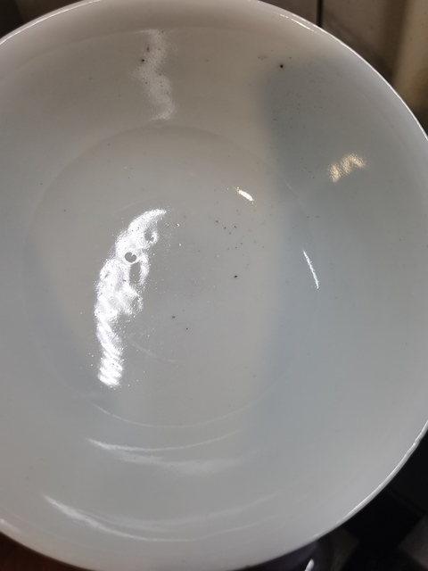 古玩陶瓷粉彩蝶戀花紋茶碗真品鑒賞圖