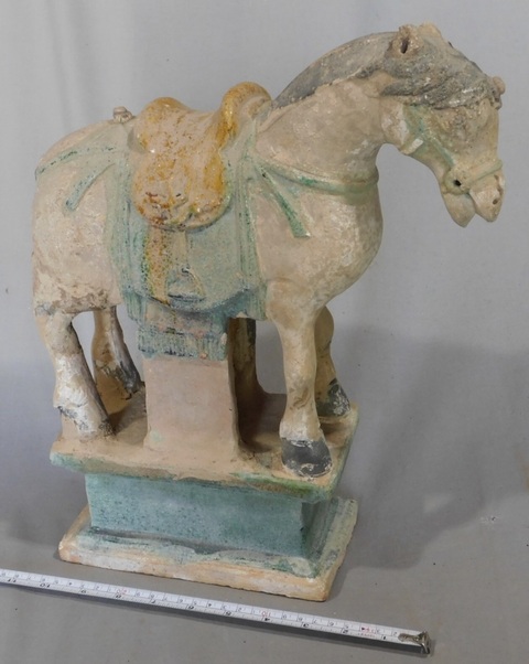 古玩陶瓷三彩馬俑真品鑒賞圖