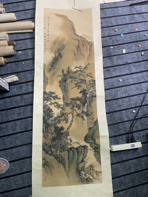 古玩字畫朱梅邨款青綠山水立軸真品鑒賞圖