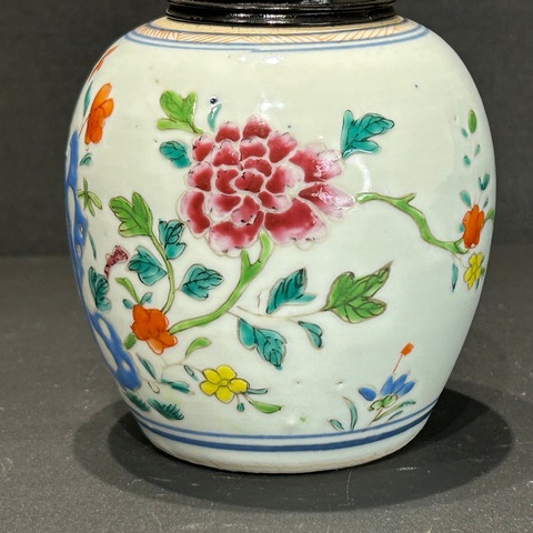 古玩陶瓷粉彩洞石花卉紋罐真品鑒賞圖